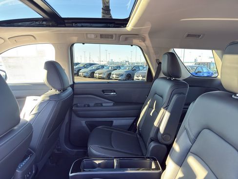 New 2026 Nissan Pathfinder SL image 33