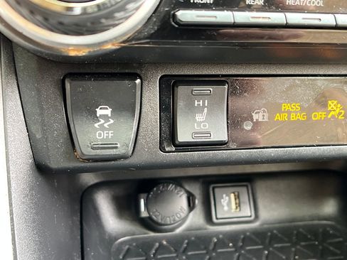 Used 2023 Toyota RAV4 XLE Premium AWD/4WD image 30