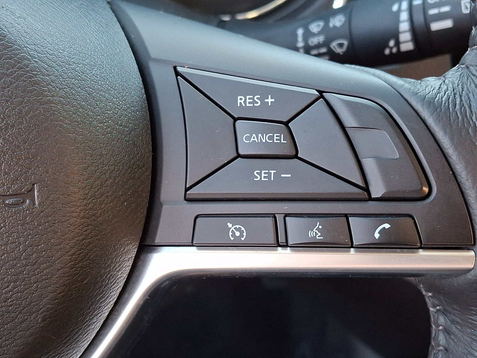 Used 2018 Nissan Rogue SV FWD image 23