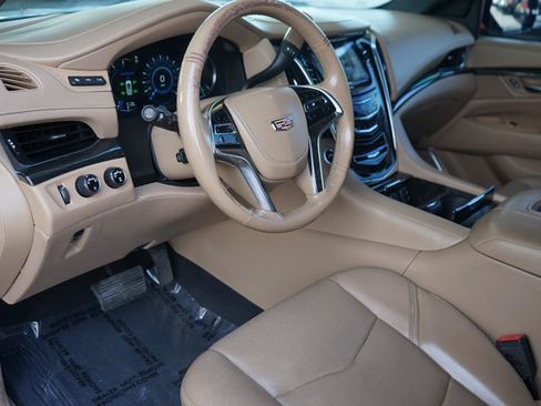 Used 2019 Cadillac Escalade Platinum AWD/4WD image 10