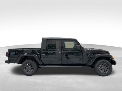 New 2025 Jeep Gladiator Sport image 3