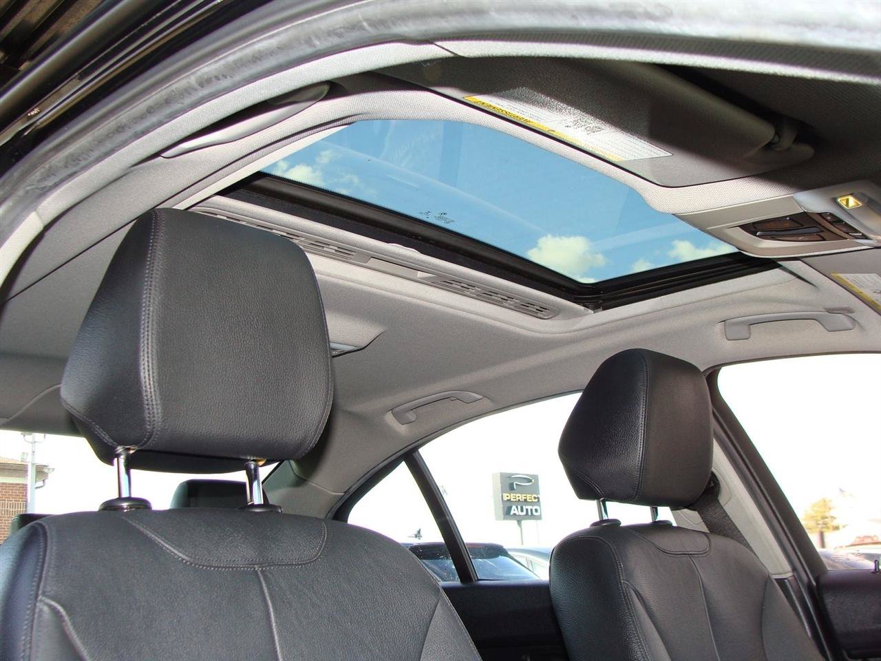 Used 2015 BMW 328i xDrive Sedan AWD/4WD image 12