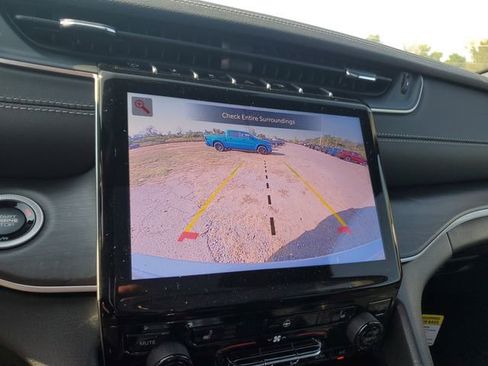 New 2025 Jeep Grand Cherokee Limited w/ Black Appearance Package image 11