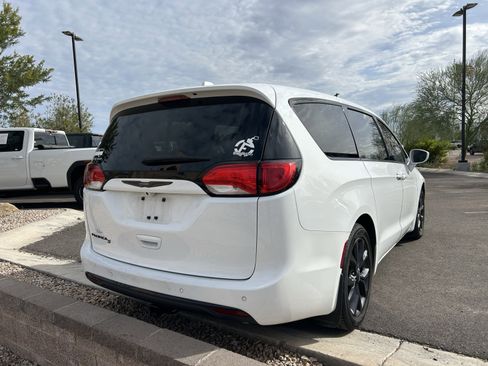 Used 2018 Chrysler Pacifica Touring Plus w/ S Appearance Package image 3