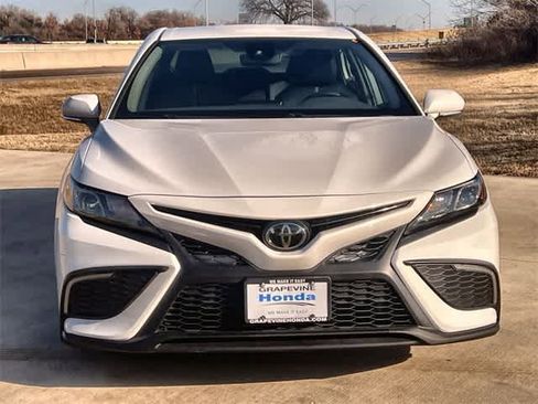 Used 2022 Toyota Camry SE image 7