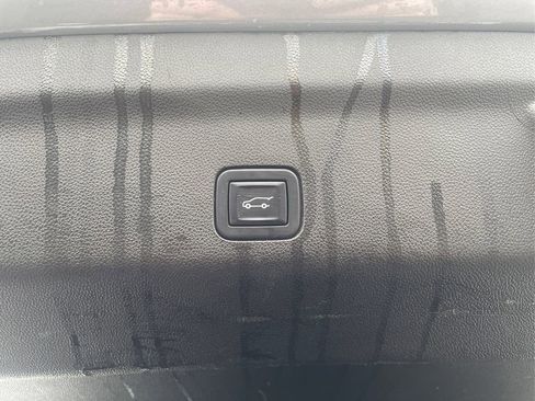 Used 2023 Chevrolet Tahoe Premier image 25