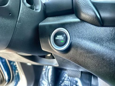 Used 2024 GMC Terrain SLT w/ Infotainment Package II image 17