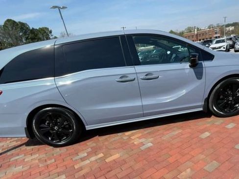 Used 2023 Honda Odyssey Sport image 2