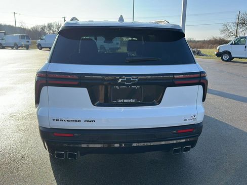 Used 2024 Chevrolet Traverse LT w/ Enhanced Driving Package image 6