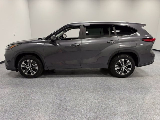 Used 2023 Toyota Highlander XLE FWD image 8