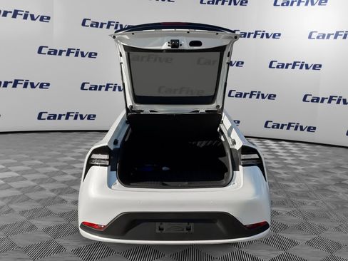 Used 2025 Toyota Prius SE image 11