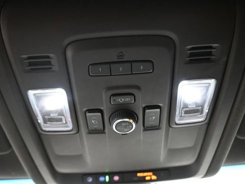Used 2022 GMC Yukon SLT w/ SLT Luxury Package RWD image 11