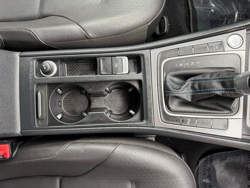 Used 2015 Volkswagen e-Golf SEL Premium image 37