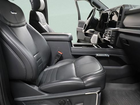 Used 2025 Ford F450 Platinum w/ FX4 Off-Road Package image 29