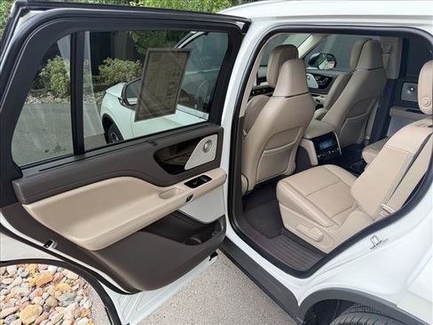 Used 2020 Lincoln Aviator Reserve w/ Equipment Group 202A AWD/4WD image 19