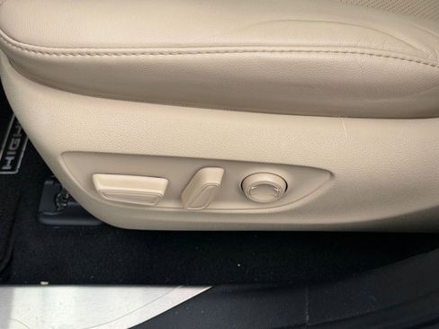 Used 2021 Toyota Highlander Platinum image 14