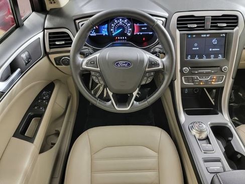 Used 2017 Ford Fusion SE w/ Fusion SE Technology Package FWD image 24