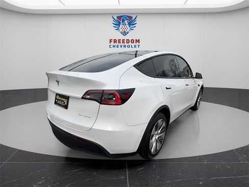 Used 2021 Tesla Model Y Long Range image 6
