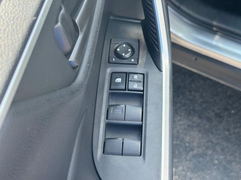 Used 2025 Toyota RAV4 LE AWD/4WD image 16