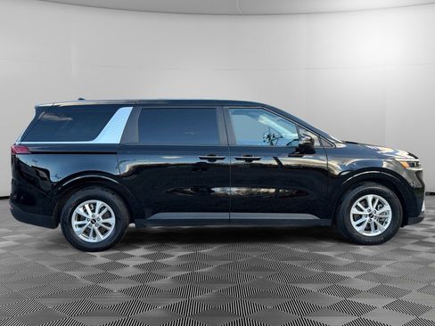 Used 2023 Kia Carnival LX image 8