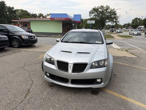 Used 2009 Pontiac G8 w/ Premium Package RWD image 4