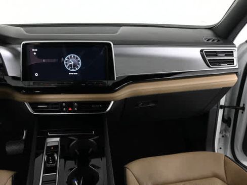 Used 2024 Volkswagen Atlas Cross Sport SE w/ Black Wheel Package AWD/4WD image 16