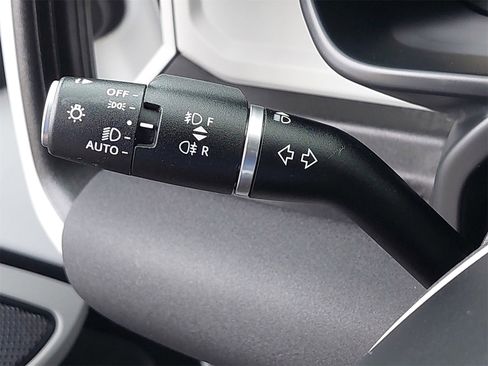 Used 2023 Land Rover Defender 110 X-Dynamic SE image 22