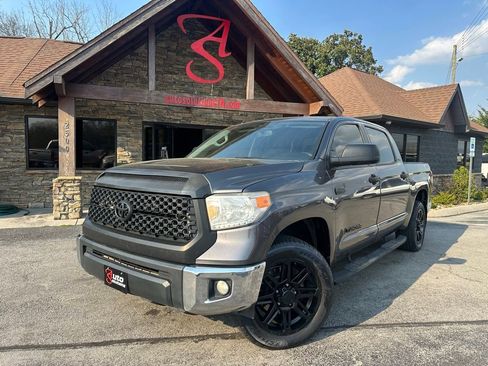 Used 2017 Toyota Tundra SR5 w/ SR5 Upgrade Package image 1