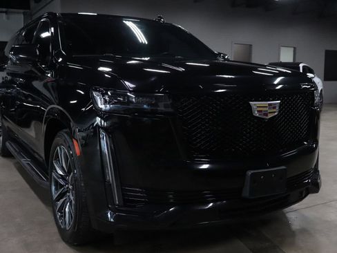 Used 2022 Cadillac Escalade ESV Sport w/ Touring Package image 7