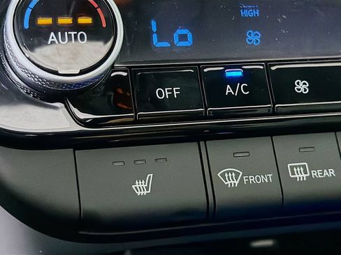 Used 2025 Hyundai Elantra SEL FWD image 25