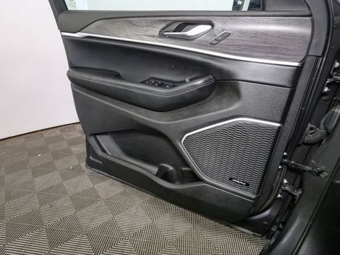 Used 2023 Jeep Grand Cherokee 4WD 4xe w/ Luxury Tech Group II image 43
