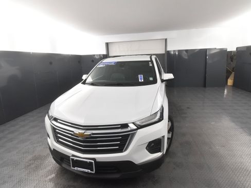 Used 2023 Chevrolet Traverse LT w/ LT Premium Package image 6