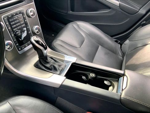 Used 2016 Volvo S60 T5 Premier image 16