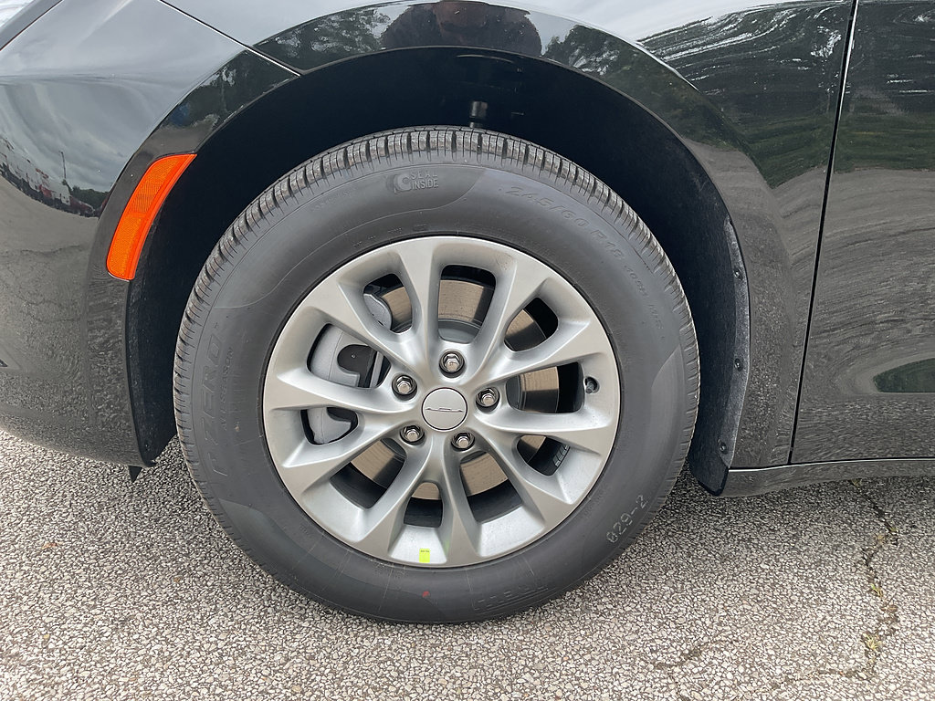 New 2027 Chrysler Pacifica Select AWD/4WD image 15