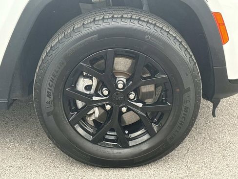 Used 2024 Jeep Grand Cherokee L Altitude image 11