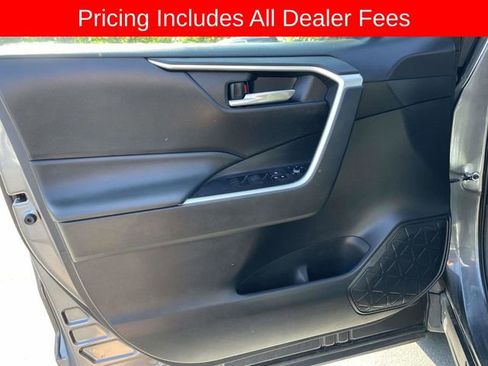 Used 2021 Toyota RAV4 XLE AWD/4WD image 18