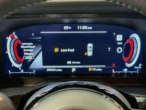 Used 2024 Nissan Pathfinder Platinum AWD/4WD image 12