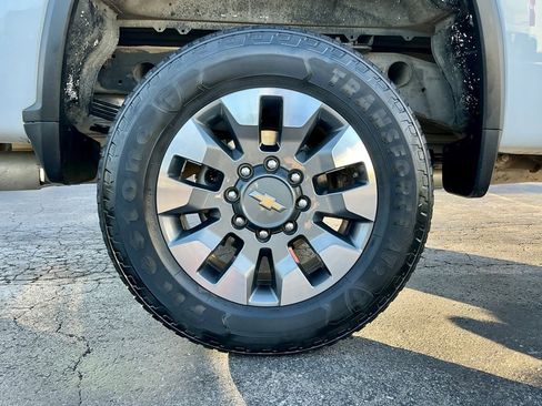 Used 2022 Chevrolet Silverado 2500 Custom w/ Custom Value Package image 21