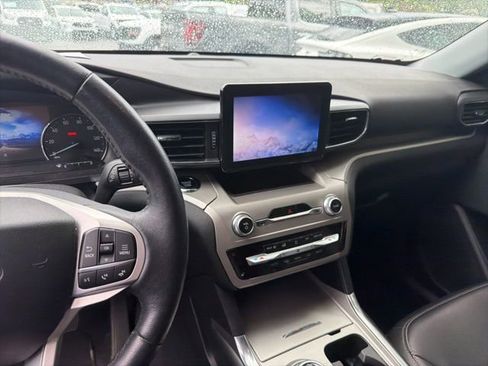 Used 2023 Ford Explorer XLT w/ Equipment Group 202A AWD/4WD image 23