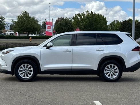 Used 2025 Toyota Grand Highlander AWD image 8