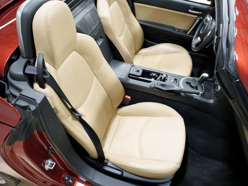 Used 2009 MAZDA MX-5 Miata Grand Touring w/ Premium Pkg image 26