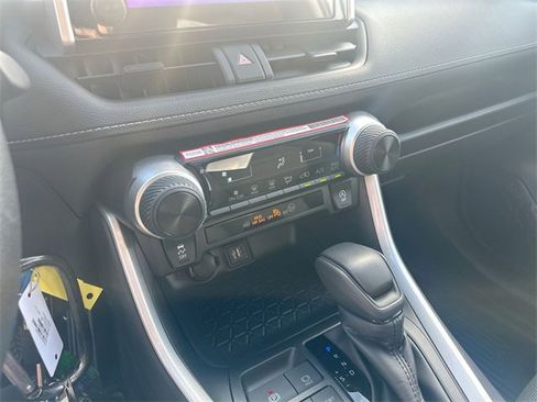 Used 2025 Toyota RAV4 LE image 27