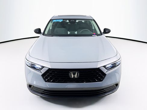 Certified 2025 Honda Accord SE image 3