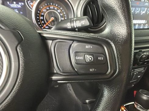 Used 2022 Jeep Gladiator Sport AWD/4WD image 16