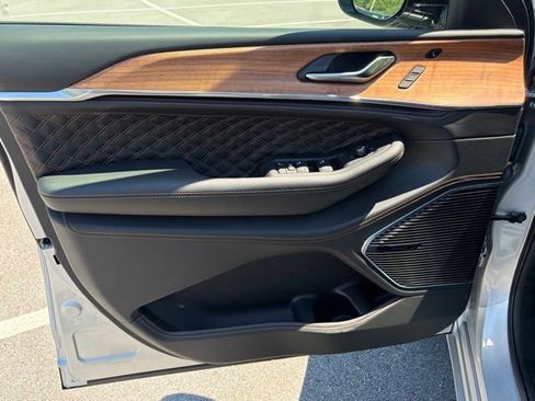 New 2026 Jeep Grand Cherokee Summit AWD/4WD image 11