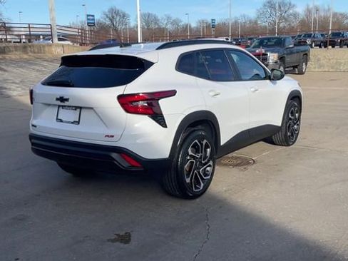 Used 2024 Chevrolet Trax RS w/ Sunroof Package image 8