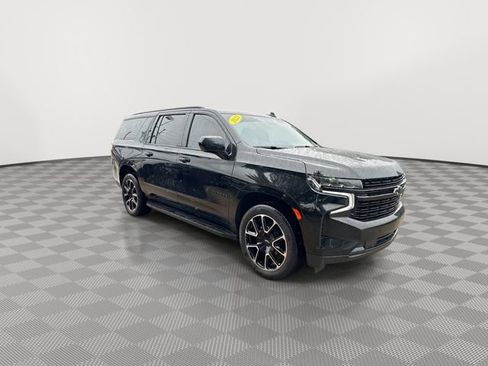 Used 2023 Chevrolet Suburban RST AWD/4WD image 2