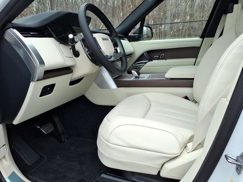 New 2026 Land Rover Range Rover SE image 17