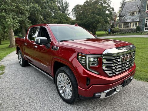 Used 2022 GMC Sierra 1500 Denali w/ Denali Reserve Package AWD/4WD image 2