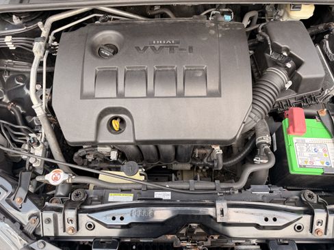 Used 2018 Toyota Corolla SE w/ Carpet Mat Package (TMS) FWD image 30